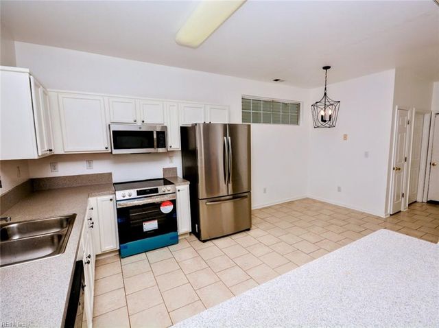 4044 River Breeze CIR, Chesapeake, VA 23321