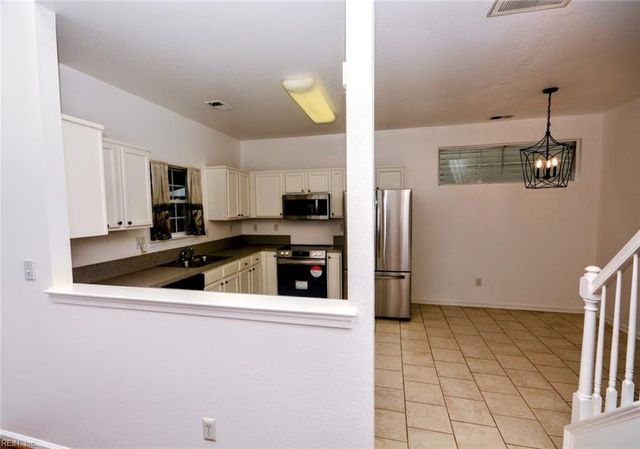 4044 River Breeze CIR, Chesapeake, VA 23321