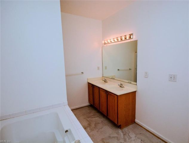 4044 River Breeze CIR, Chesapeake, VA 23321