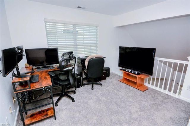 4044 River Breeze CIR, Chesapeake, VA 23321