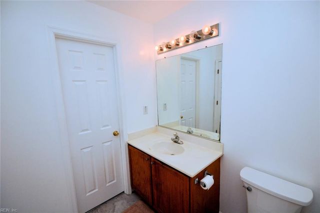 4044 River Breeze CIR, Chesapeake, VA 23321