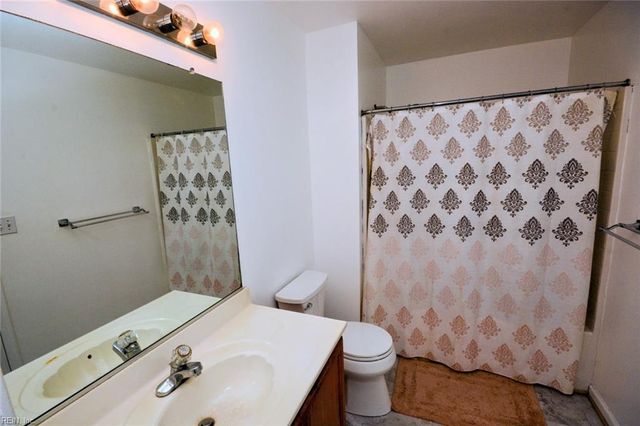 4044 River Breeze CIR, Chesapeake, VA 23321