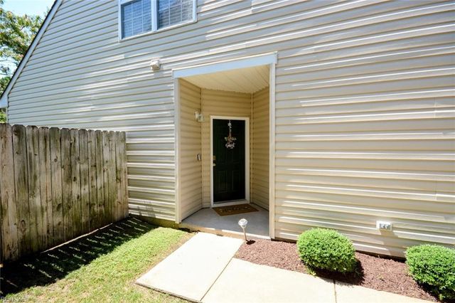 4044 River Breeze CIR, Chesapeake, VA 23321