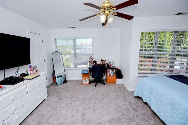 4044 River Breeze CIR, Chesapeake, VA 23321