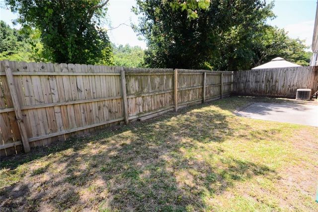 4044 River Breeze CIR, Chesapeake, VA 23321
