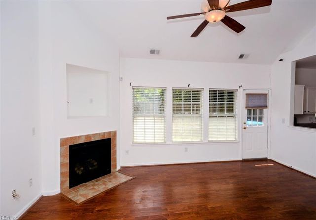 4044 River Breeze CIR, Chesapeake, VA 23321