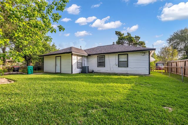1901 Texoma Street, Baytown, TX 77520