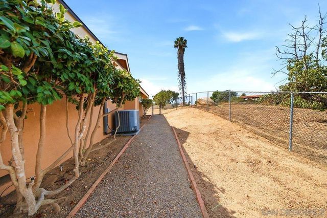 3195 Purer Rd, Escondido, CA 92029