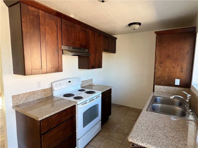 600 N Grand Avenue, Santa Ana, CA 92701