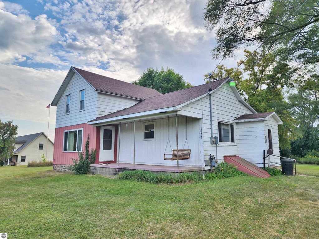 1653 N Mission Road, Mt Pleasant, MI 48858