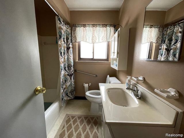 26540 Hoover Road, Warren, MI 48089