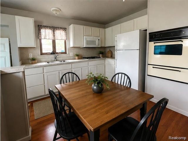 26540 Hoover Road, Warren, MI 48089