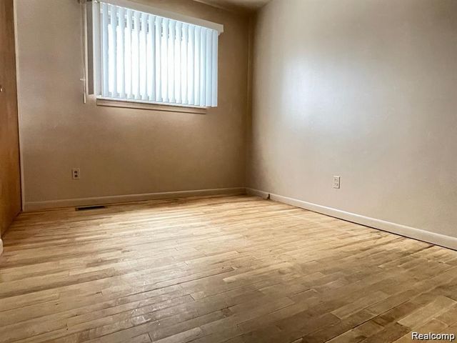 26540 Hoover Road, Warren, MI 48089