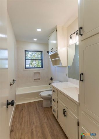 286 S Baese Road, Elm Mott, TX 76640