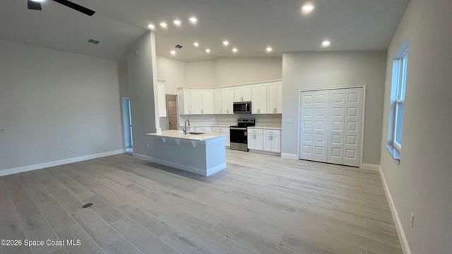 2863 Grant Avenue SE, Palm Bay, FL 32909