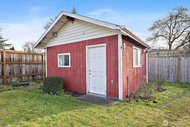 8114 Fairway Drive SW, Lakewood, WA 98498