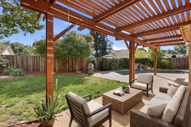 105 Dulverton Cir, Folsom, CA 95630