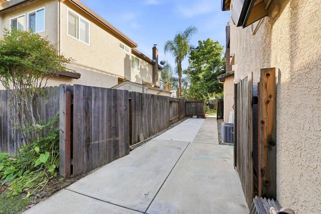 105 Dulverton Cir, Folsom, CA 95630
