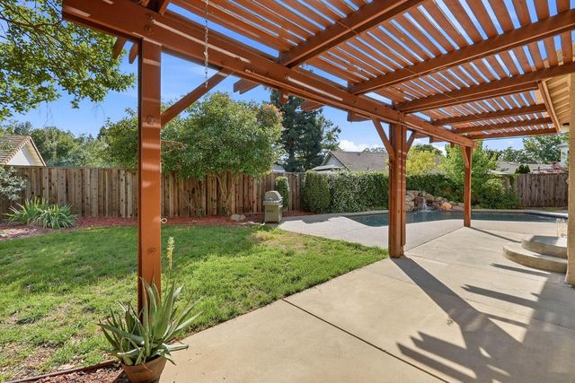105 Dulverton Cir, Folsom, CA 95630