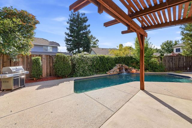105 Dulverton Cir, Folsom, CA 95630