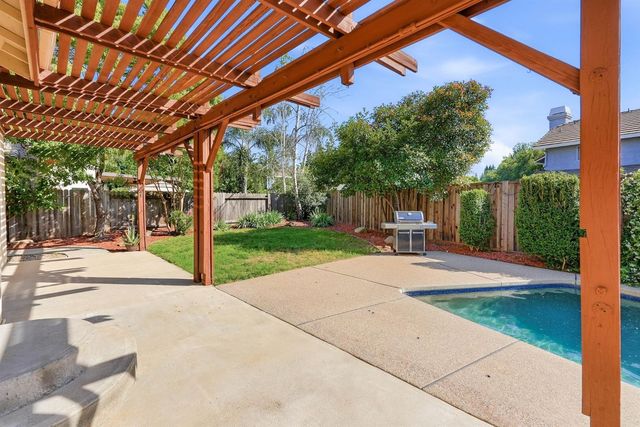 105 Dulverton Cir, Folsom, CA 95630