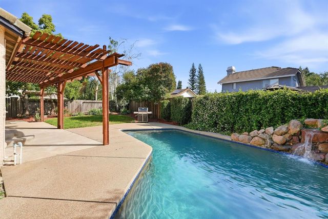 105 Dulverton Cir, Folsom, CA 95630
