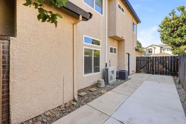 105 Dulverton Cir, Folsom, CA 95630