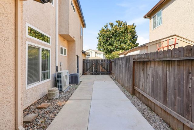 105 Dulverton Cir, Folsom, CA 95630