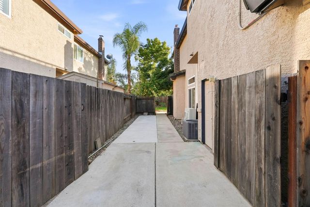 105 Dulverton Cir, Folsom, CA 95630