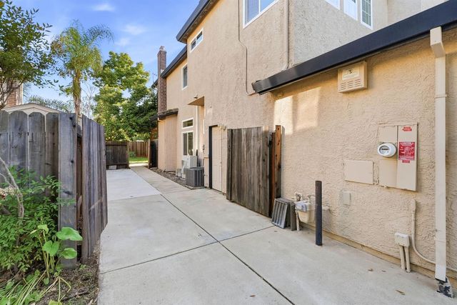 105 Dulverton Cir, Folsom, CA 95630