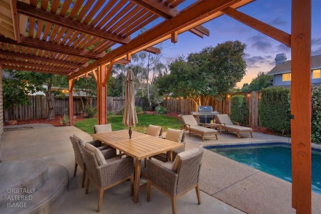 105 Dulverton Cir, Folsom, CA 95630