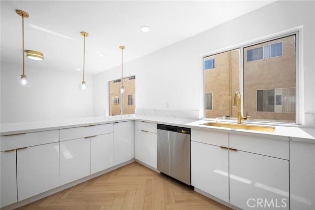 9647 Via Torino, Burbank, CA 91504