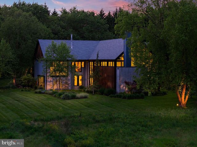 5828 STONEY HILL RD, New Hope, PA 18938