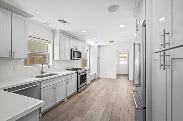 5834 Braesheather Drive, Houston, TX 77096