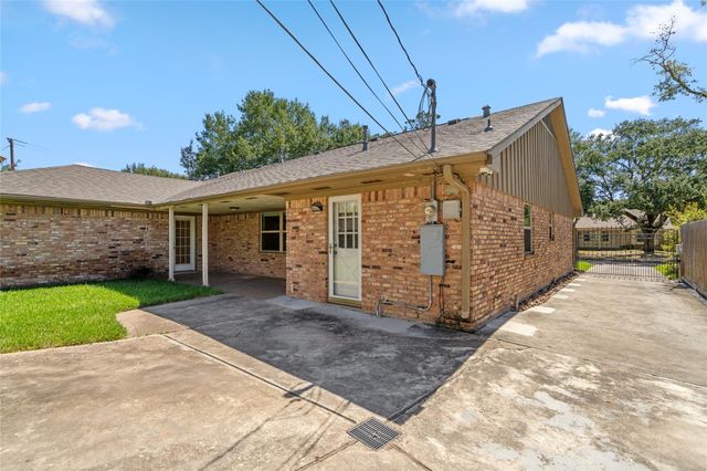 5834 Braesheather Drive, Houston, TX 77096