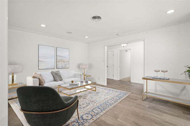 5834 Braesheather Drive, Houston, TX 77096