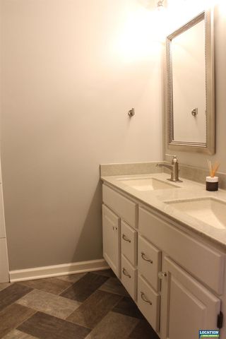 6121 Tennyson Circle, Lincoln, NE 68516
