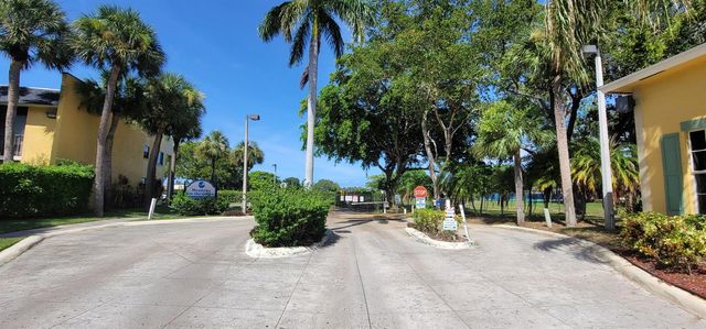 1509 Meadows Circle W, Boynton Beach, FL 33436