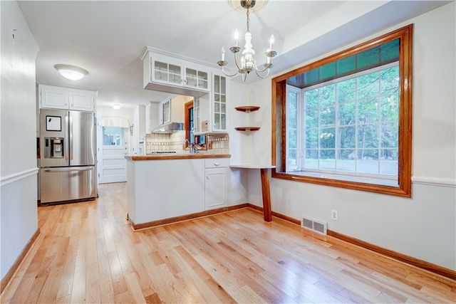 202 Nob Hl, Irondequoit, NY 14617