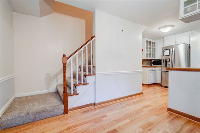 202 Nob Hl, Irondequoit, NY 14617
