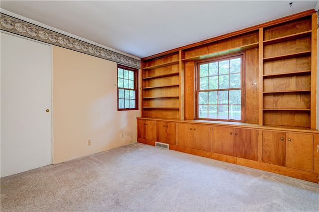 202 Nob Hl, Irondequoit, NY 14617