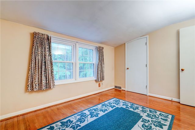 202 Nob Hl, Irondequoit, NY 14617