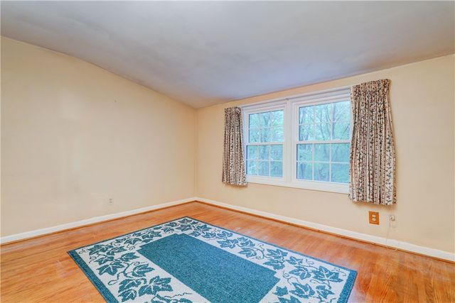 202 Nob Hl, Irondequoit, NY 14617