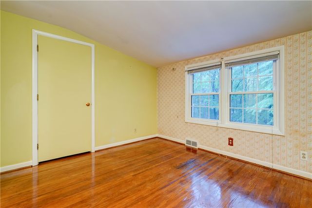 202 Nob Hl, Irondequoit, NY 14617