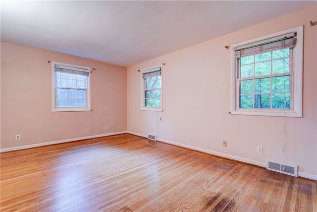 202 Nob Hl, Irondequoit, NY 14617