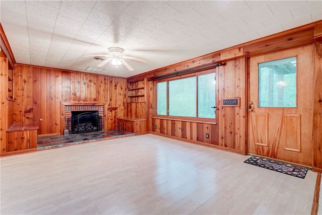 202 Nob Hl, Irondequoit, NY 14617
