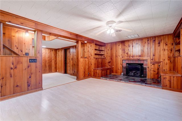 202 Nob Hl, Irondequoit, NY 14617