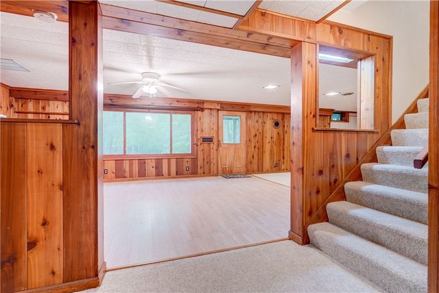 202 Nob Hl, Irondequoit, NY 14617