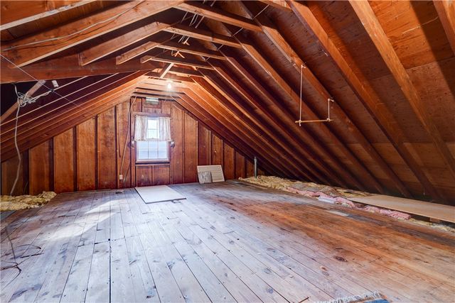 202 Nob Hl, Irondequoit, NY 14617