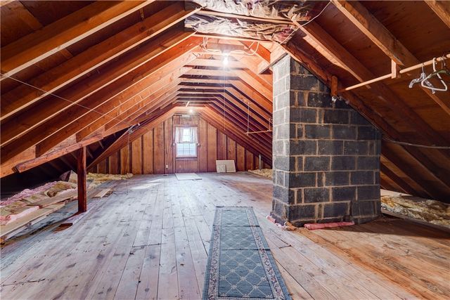 202 Nob Hl, Irondequoit, NY 14617